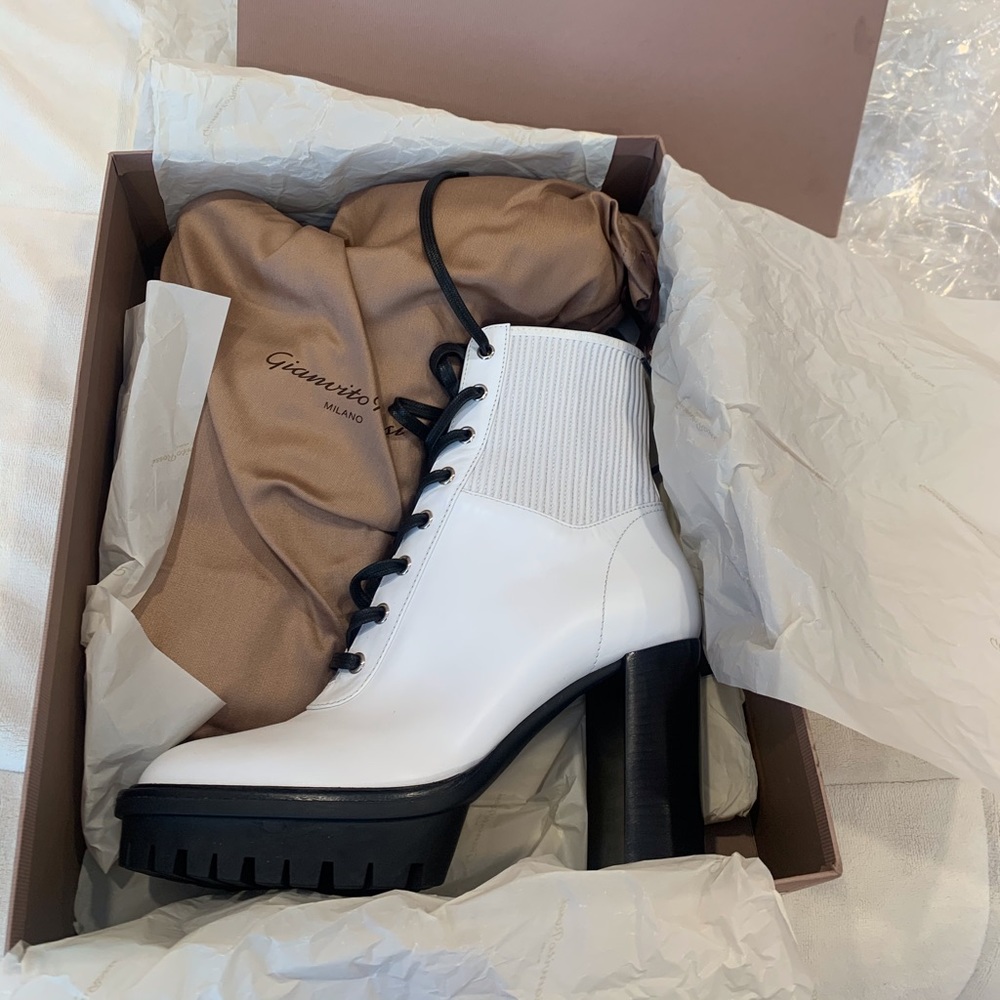 Brand new Gianvito Rossi booties size 40 EU 10 US